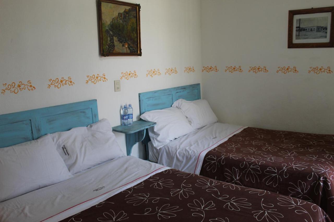 Hotel Posada Chamacuero Comonfort Bagian luar foto