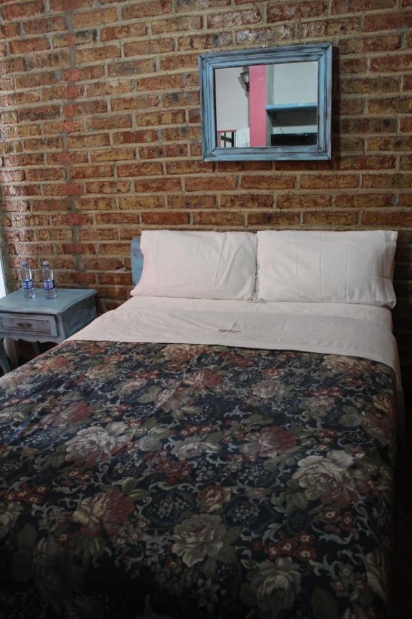Hotel Posada Chamacuero Comonfort Bagian luar foto
