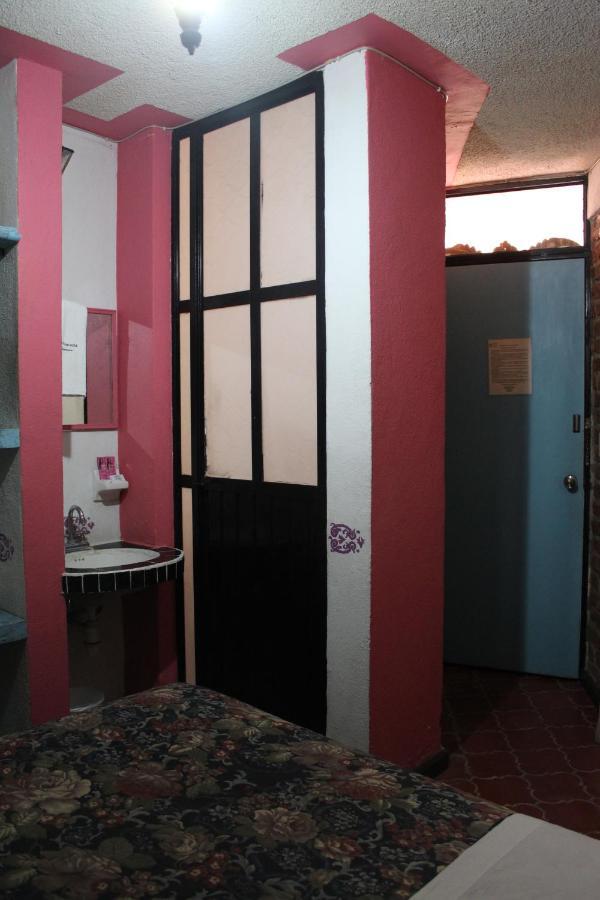 Hotel Posada Chamacuero Comonfort Bagian luar foto
