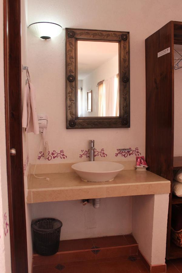 Hotel Posada Chamacuero Comonfort Bagian luar foto