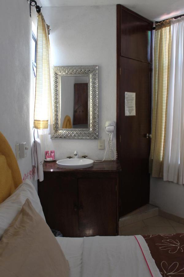 Hotel Posada Chamacuero Comonfort Bagian luar foto